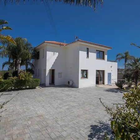 Margarita Villa *