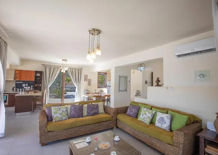 Margarita Vila Protaras